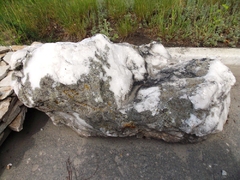 Валун Кварц